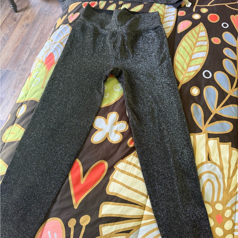 Women's Black Glitter PINK leggings (L) and matching sports bra (XL) set